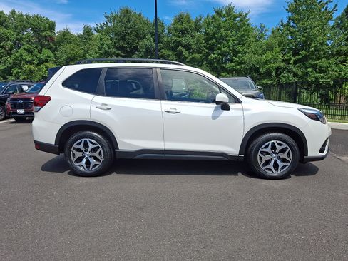 Certified 2024 Subaru Forester Premium AWD/4WD image 8