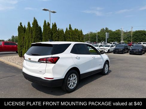 Used 2024 Chevrolet Equinox LS w/ LS Convenience Package AWD/4WD image 3