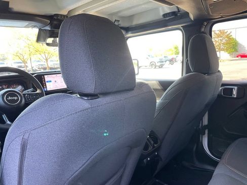 Used 2025 Jeep Gladiator Sport AWD/4WD image 25