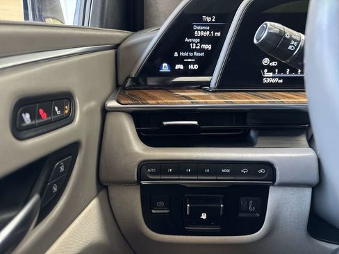 Certified 2022 Cadillac Escalade ESV Premium Luxury Platinum w/ Heavy-Duty Trailer Package image 18