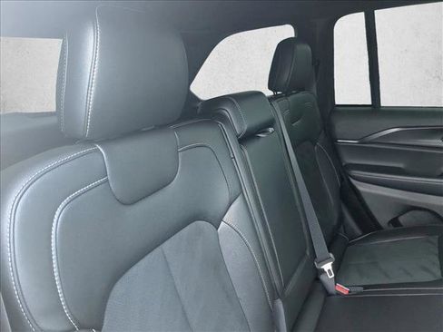 Certified 2025 Jeep Grand Cherokee Altitude AWD/4WD image 20
