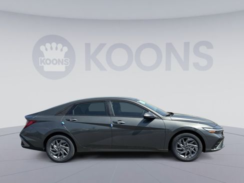 New 2026 Hyundai Elantra Hybrid FWD image 8