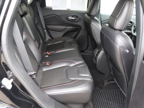 Used 2021 Jeep Cherokee Trailhawk AWD/4WD image 9