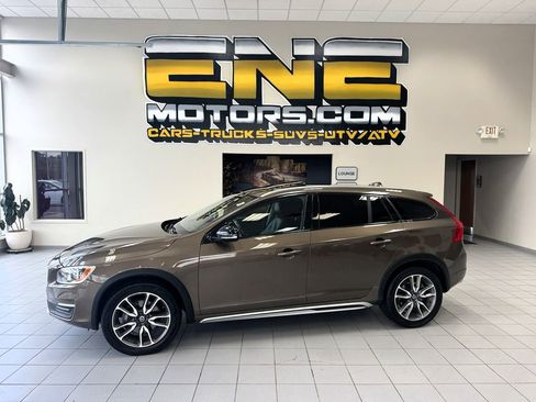 Used 2018 Volvo V60 T5 Cross Country w/ Convenience Package image 6