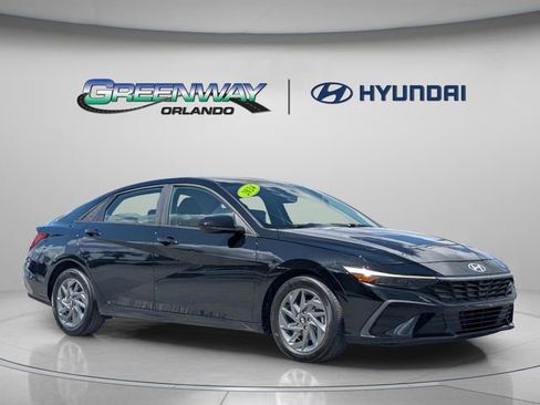 Used 2024 Hyundai Elantra SEL image 1