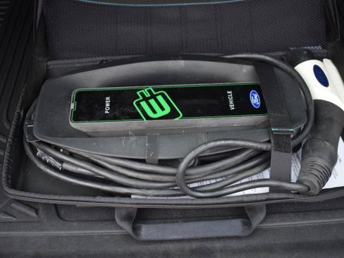 Used 2015 Ford C-MAX Energi SEL w/ Equipment Group 303A FWD image 9