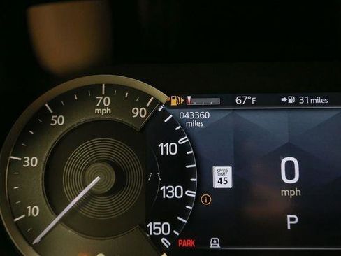 Used 2023 Land Rover Defender 110 X-Dynamic SE image 42