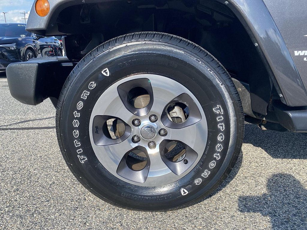 Used 2017 Jeep Wrangler Unlimited Sahara w/ Connectivity Group AWD/4WD image 37