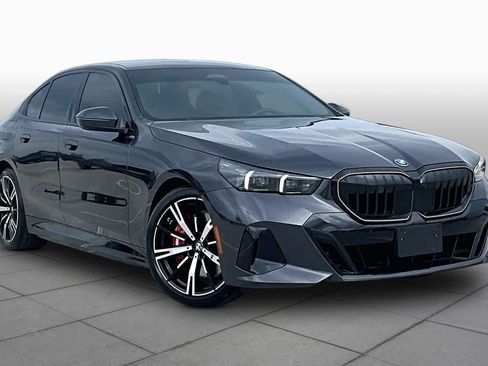 Used 2026 BMW 550e xDrive w/ Premium Package AWD/4WD image 2