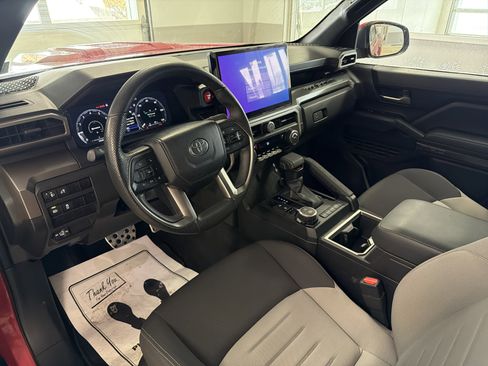 Used 2024 Toyota Tacoma TRD Sport AWD/4WD image 17