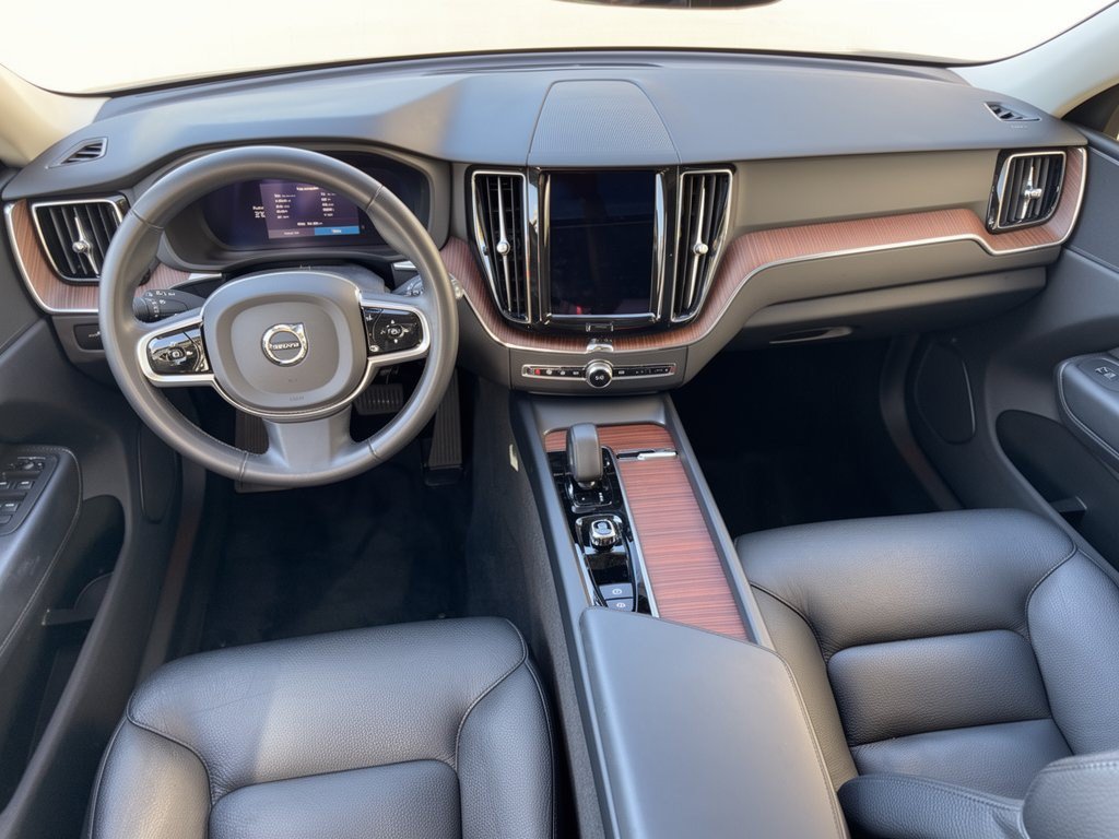 Certified 2024 Volvo XC60 B5 Plus AWD/4WD image 17