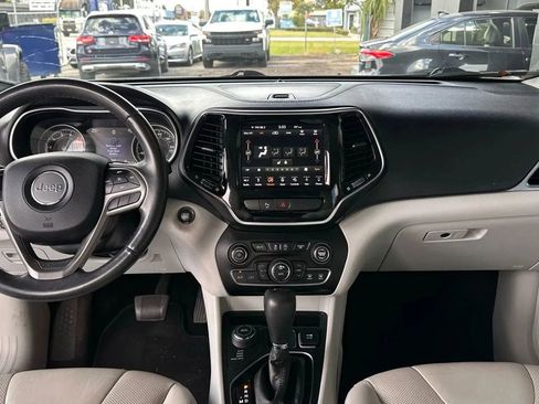 Used 2019 Jeep Cherokee Limited AWD/4WD image 6