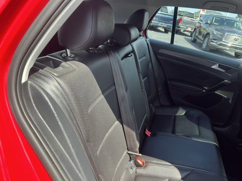Used 2018 Volkswagen Golf SE image 21