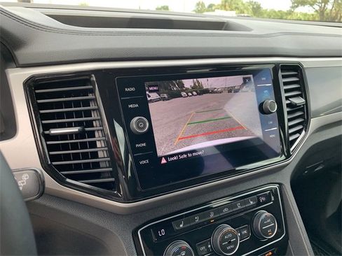 Used 2020 Volkswagen Atlas Cross Sport SEL Premium image 28
