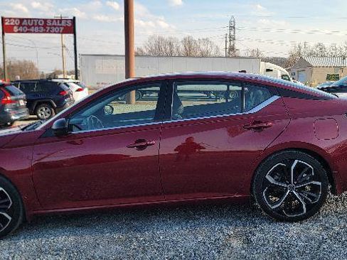 Used 2024 Nissan Altima 2.5 SR image 3