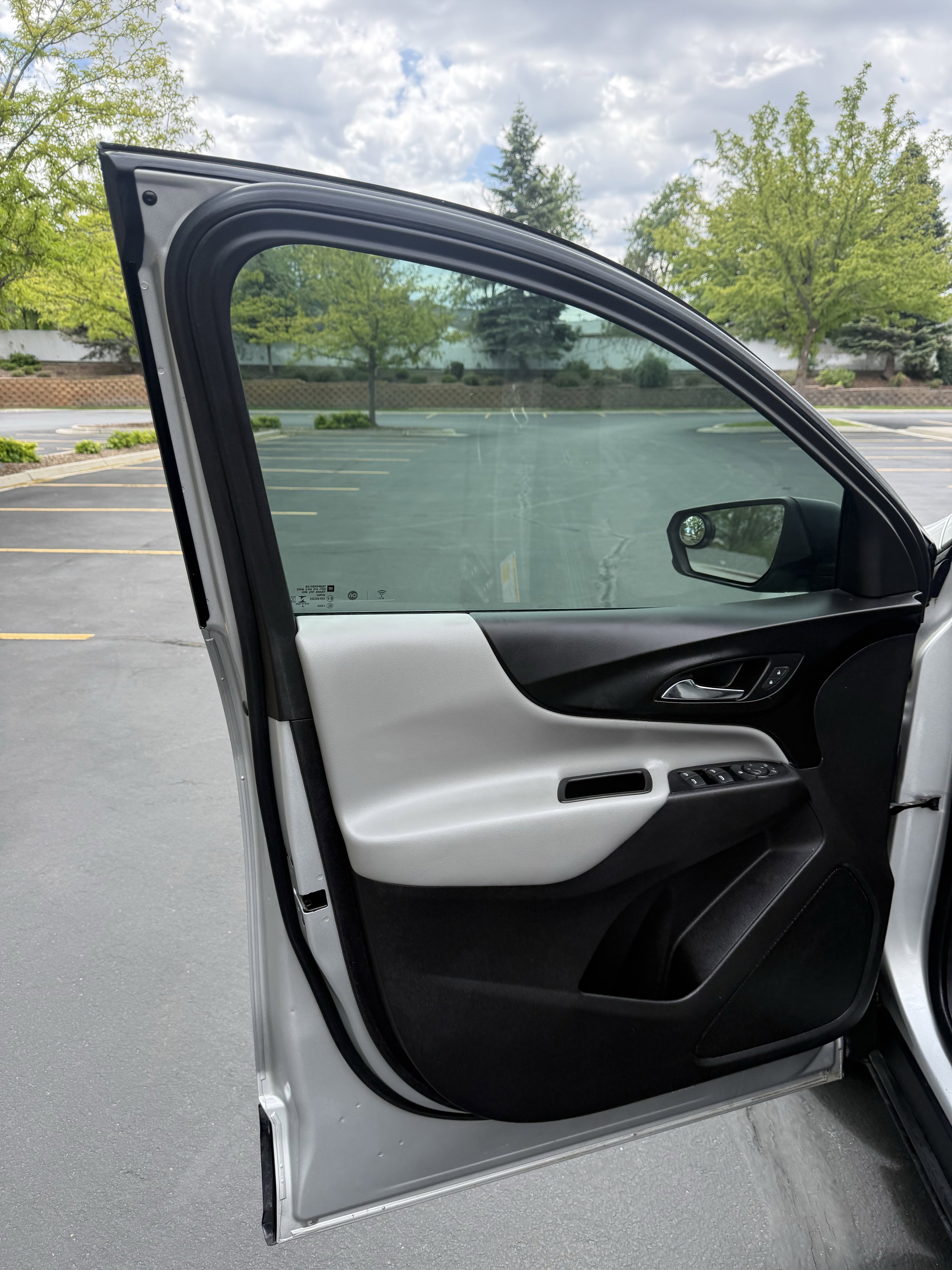 Used 2019 Chevrolet Equinox LS AWD/4WD image 16
