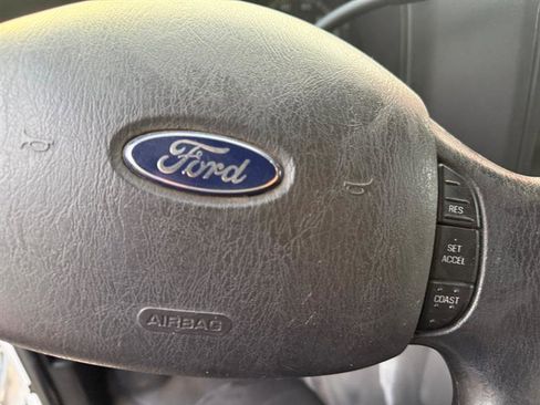 Used 2014 Ford E-350 and Econoline 350 Super Duty image 38