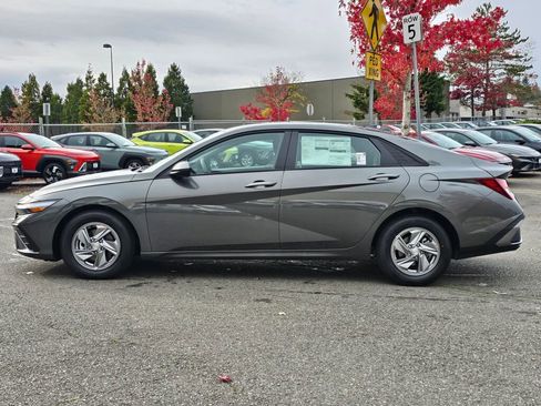 New 2026 Hyundai Elantra SE image 4