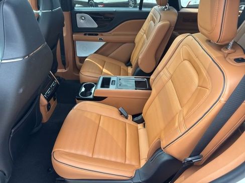 Used 2025 Lincoln Aviator Black Label AWD/4WD image 18