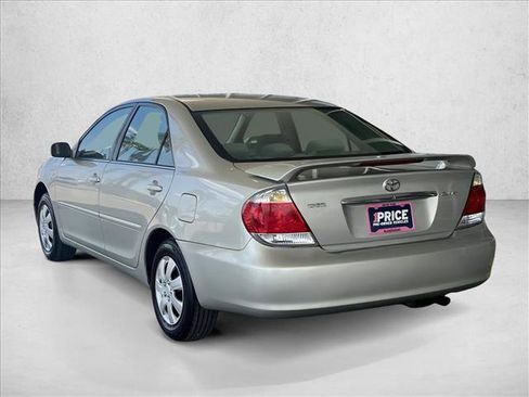 Used 2005 Toyota Camry LE FWD image 3
