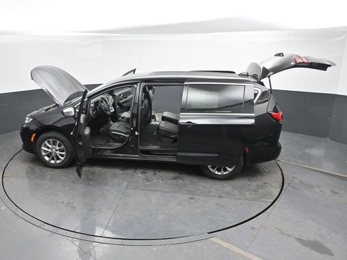 New 2026 Chrysler Pacifica Select AWD/4WD image 50