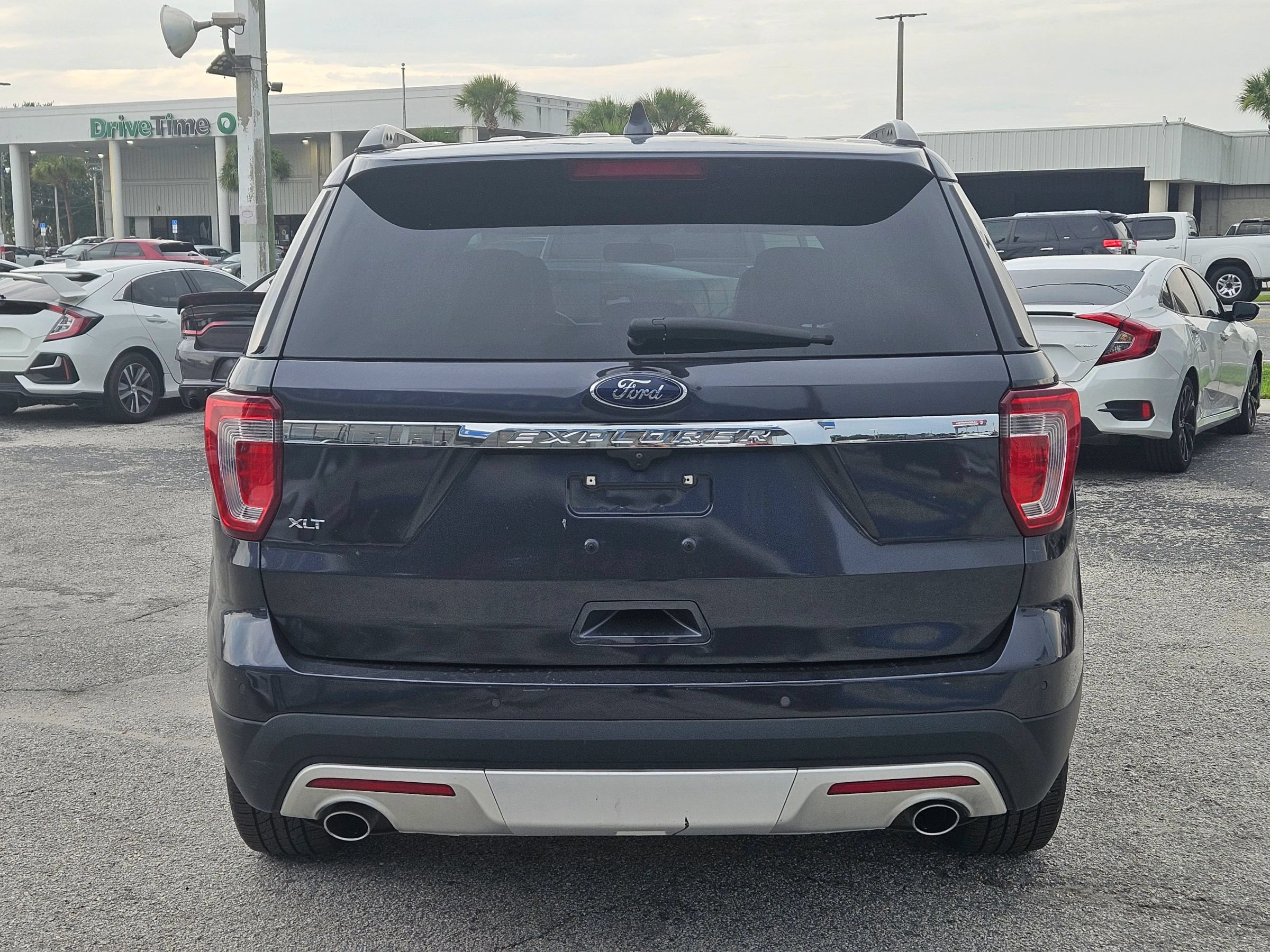 Used 2017 Ford Explorer XLT w/ Equipment Group 202A FWD image 6