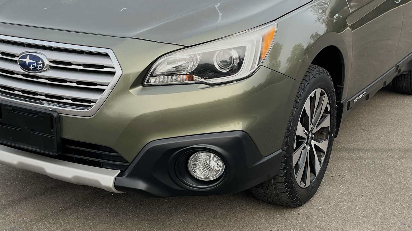 Used 2015 Subaru Outback 2.5i Limited AWD/4WD image 23