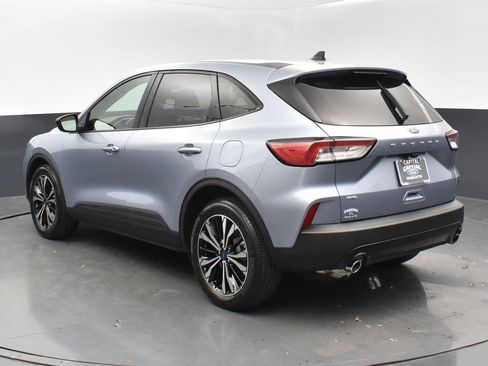 Used 2022 Ford Escape SE w/ SE Sport Appearance Package image 6