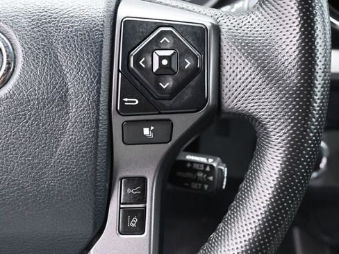 Certified 2020 Toyota Tacoma TRD Off-Road image 18