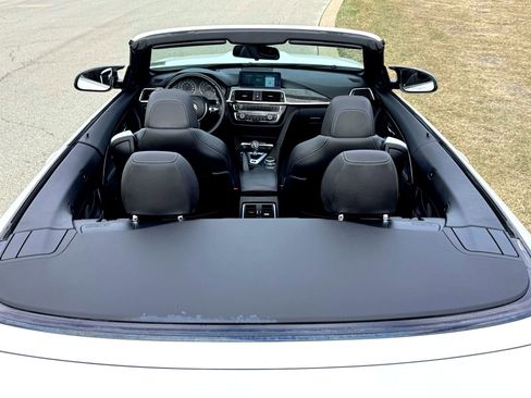 Used 2018 BMW M4 Convertible image 22