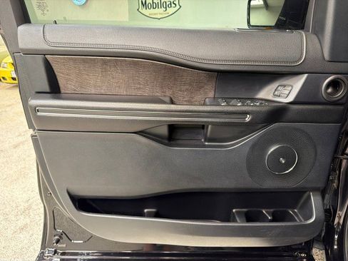 Used 2020 Ford Expedition Max Limited image 16