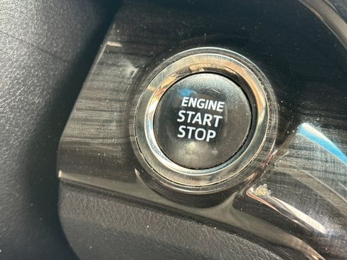 Used 2013 Toyota Avalon Limited w/ Technology Pkg FWD image 16