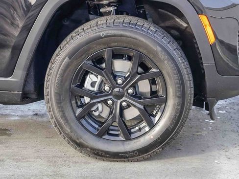 New 2025 Jeep Grand Cherokee Altitude image 11