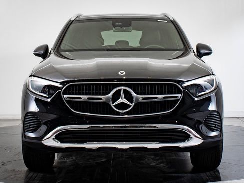 Certified 2025 Mercedes-Benz GLC 300 4MATIC image 2