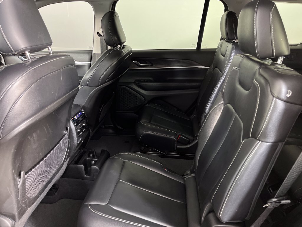 Used 2023 Jeep Grand Cherokee L Limited w/ Black Appearance Package AWD/4WD image 29