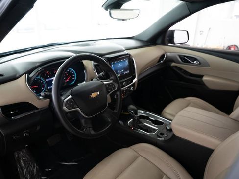 Used 2023 Chevrolet Traverse LT w/ LT Premium Package AWD/4WD image 11