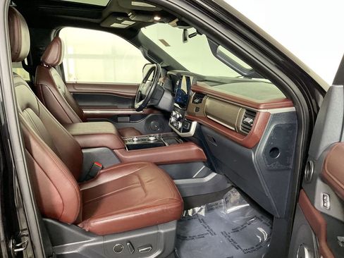 Used 2024 Ford Expedition Limited AWD/4WD image 28