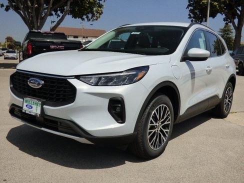 New 2025 Ford Escape SE image 30