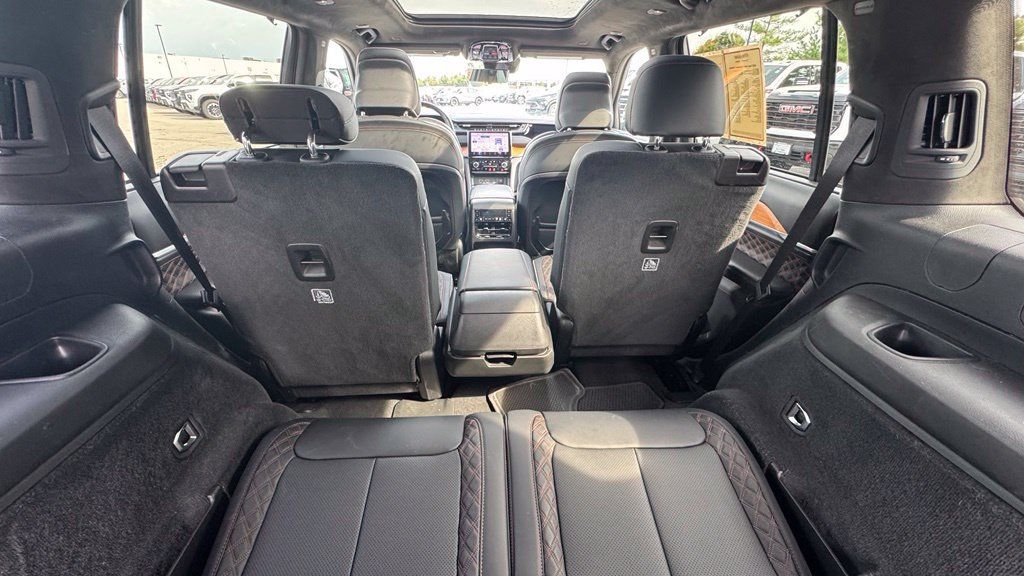 Used 2023 Jeep Grand Cherokee L Summit AWD/4WD image 5