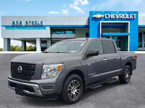 Used 2021 Nissan Titan SV w/ SV Convenience Package image 3