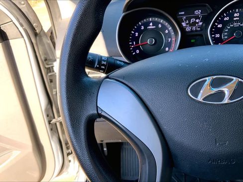Used 2016 Hyundai Elantra SE image 23