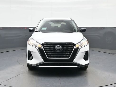 New 2025 Nissan Kicks Play S image 2