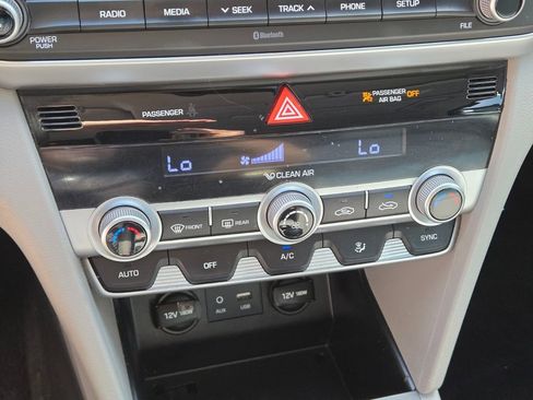 Used 2020 Hyundai Elantra SE FWD image 27