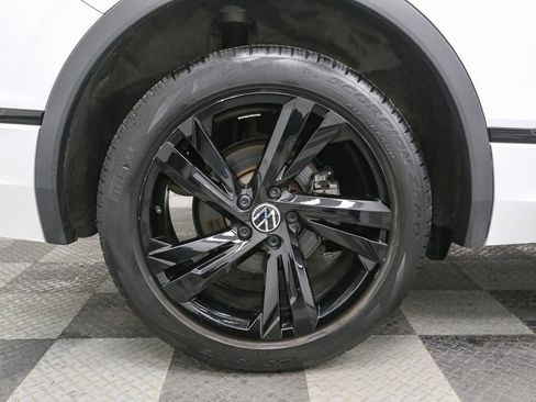 Certified 2024 Volkswagen Tiguan SE R-Line AWD/4WD image 21