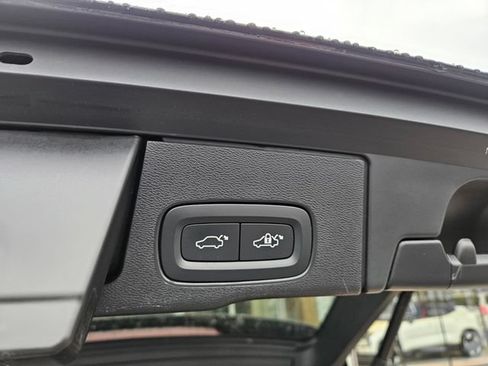 Used 2019 Volvo XC60 T5 Momentum w/ Advanced Package AWD/4WD image 13