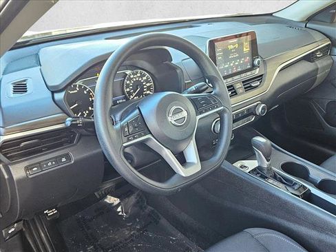 Used 2025 Nissan Altima 2.5 SV image 10