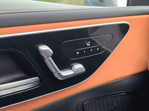 Used 2024 Mercedes-Benz GLC 300 4MATIC image 31