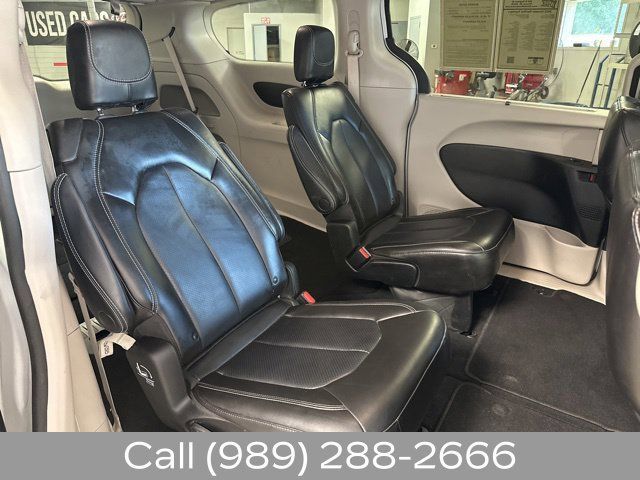 Used 2023 Chrysler Pacifica Touring-L FWD image 18