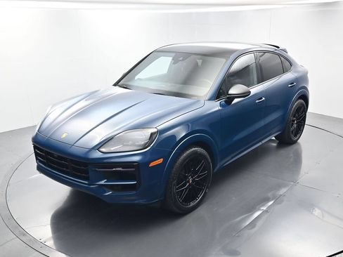 Certified 2025 Porsche Cayenne Coupe AWD/4WD image 30