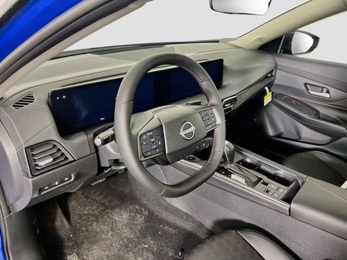New 2026 Nissan Sentra SR w/ SR Premium Package FWD image 8